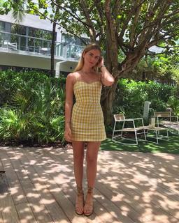 Valentina Ferragni feet photo thumbnail