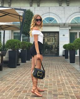 Valentina Ferragni feet photo thumbnail