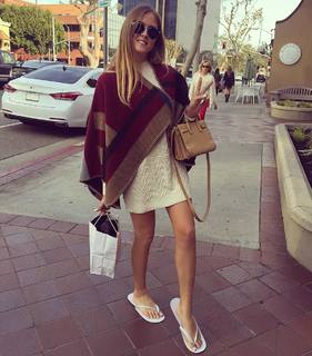 Valentina Ferragni feet photo thumbnail