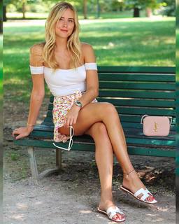 Valentina Ferragni feet photo thumbnail