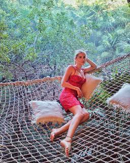 Valentina Ferragni feet photo thumbnail