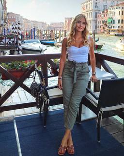 Valentina Ferragni feet photo thumbnail