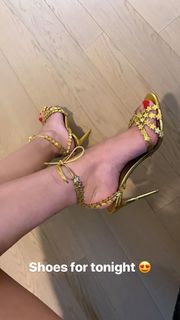 Valentina Ferragni feet photo thumbnail