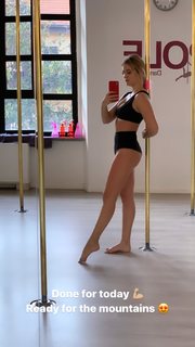 Valentina Ferragni feet photo thumbnail