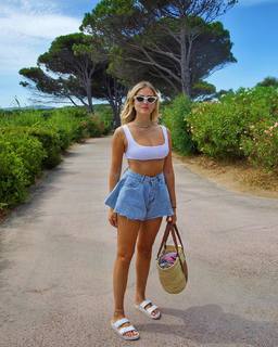 Valentina Ferragni feet photo thumbnail