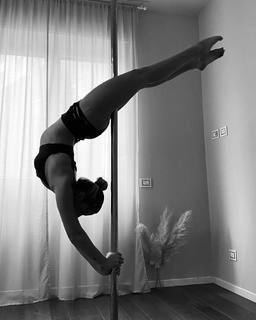 Valentina Ferragni feet photo thumbnail