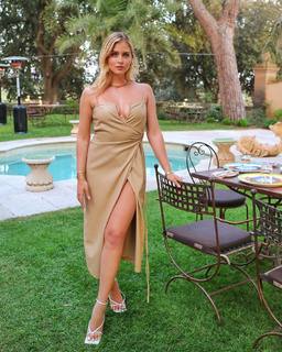 Valentina Ferragni feet photo thumbnail