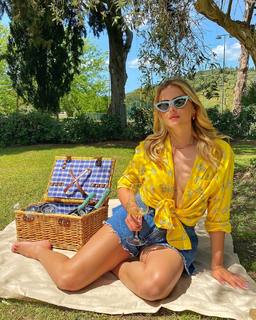 Valentina Ferragni feet photo thumbnail