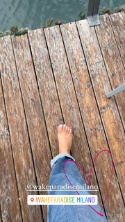 Valentina Ferragni feet photo thumbnail