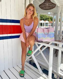 Valentina Ferragni feet photo thumbnail
