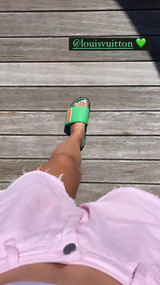 Valentina Ferragni feet photo thumbnail