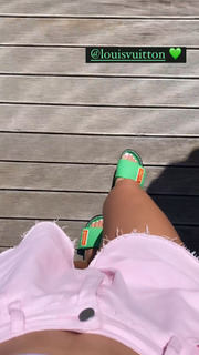 Valentina Ferragni feet photo thumbnail