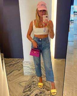 Valentina Ferragni feet photo thumbnail