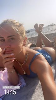 Valentina Ferragni feet photo thumbnail