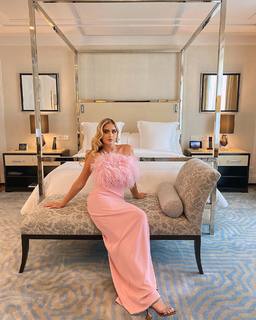 Valentina Ferragni feet photo thumbnail