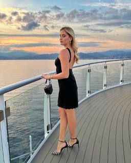 Valentina Ferragni feet photo thumbnail