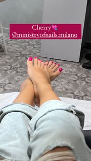 Valentina Ferragni feet photo thumbnail