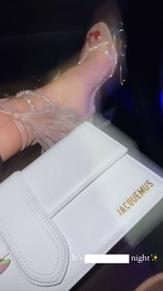 Valentina Ferragni feet photo thumbnail
