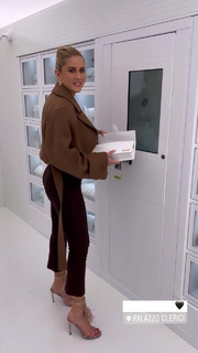 Valentina Ferragni feet photo thumbnail