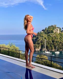 Valentina Ferragni feet photo thumbnail