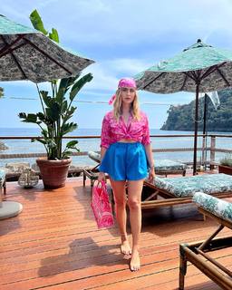 Valentina Ferragni feet photo thumbnail