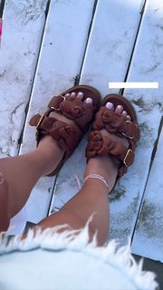 Valentina Ferragni feet photo thumbnail