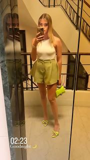 Valentina Ferragni feet photo thumbnail