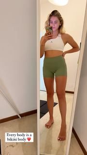 Valentina Ferragni feet photo thumbnail