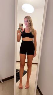 Valentina Ferragni feet photo thumbnail