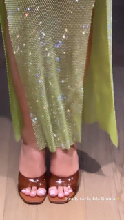 Valentina Ferragni feet photo thumbnail