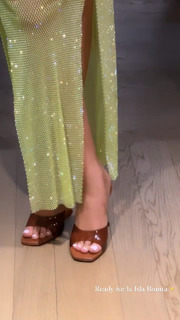 Valentina Ferragni feet photo thumbnail