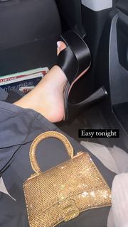 Valentina Ferragni feet photo thumbnail