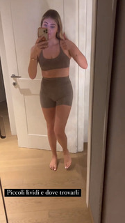 Valentina Ferragni feet photo thumbnail