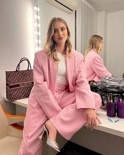 Valentina Ferragni feet photo thumbnail