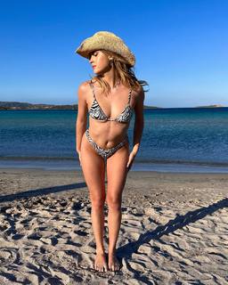 Valentina Ferragni feet photo thumbnail