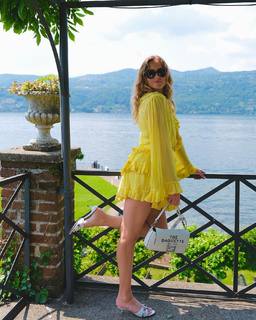 Valentina Ferragni feet photo thumbnail