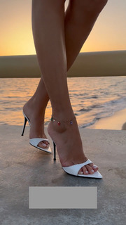 Valentina Ferragni feet photo thumbnail