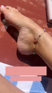 Valentina Ferragni feet photo thumbnail