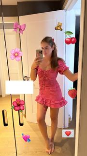 Valentina Ferragni feet photo thumbnail