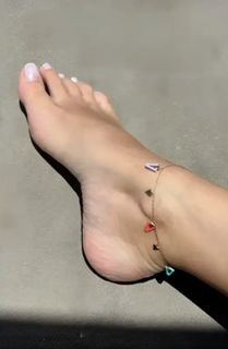 Valentina Ferragni feet photo thumbnail