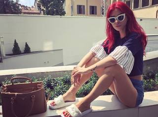 Valentina Fradegrada feet photo thumbnail