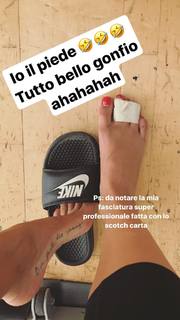 Valentina Fradegrada feet photo thumbnail