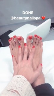 Valentina Fradegrada feet photo thumbnail