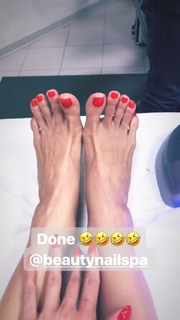 Valentina Fradegrada feet photo thumbnail