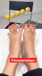 Valentina Fradegrada feet photo thumbnail
