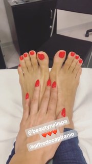 Valentina Fradegrada feet photo thumbnail