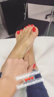 Valentina Fradegrada feet photo thumbnail