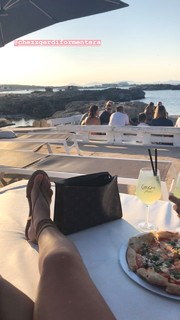 Valentina Fradegrada feet photo thumbnail