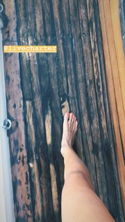 Valentina Fradegrada feet photo thumbnail