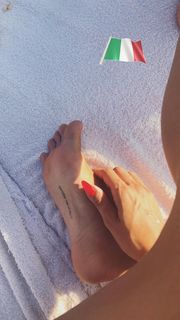 Valentina Fradegrada feet photo thumbnail